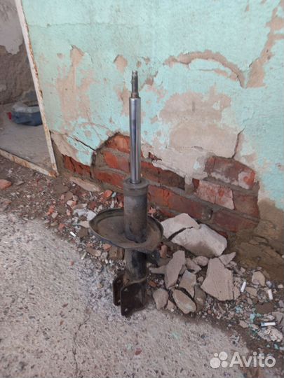 Перед левая стойка шевроле лачетти