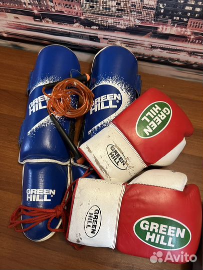 Боксерские перчатки, щитки,скакала green hill