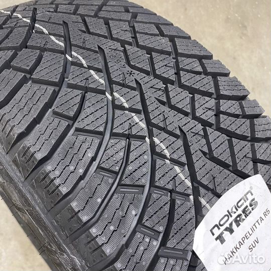 Nokian Tyres Hakkapeliitta R5 SUV 235/60 R18 107R