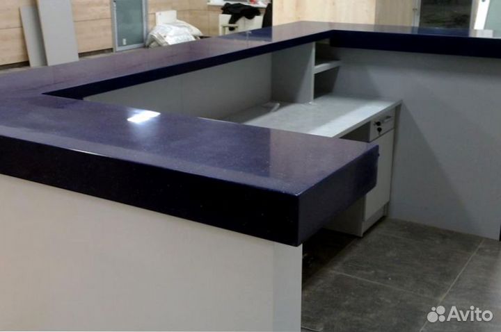 Барная стойка для приемной из искусственного камня