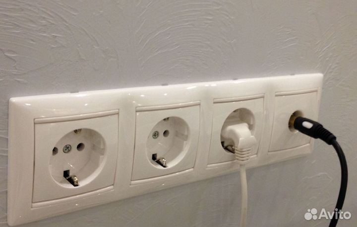 Розетка Legrand Valena