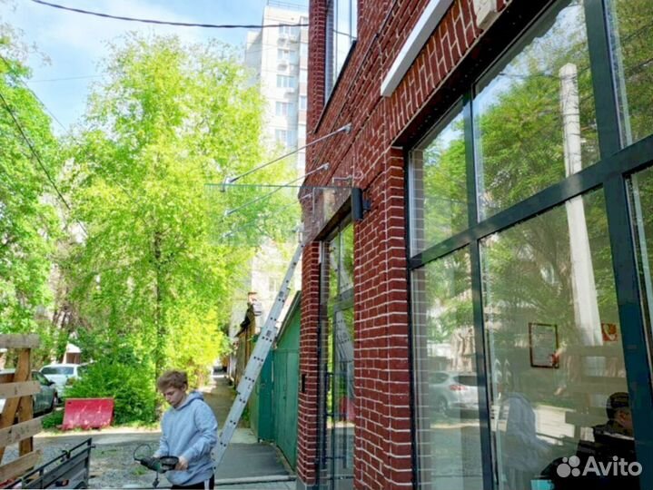 Козырек со стеклом на зажимной профиле