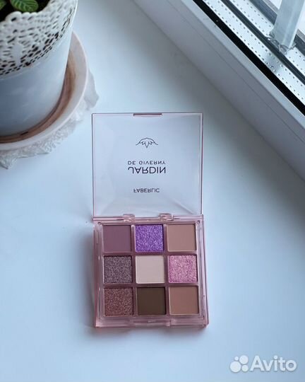 Палетки теней для макияжа глаз новые