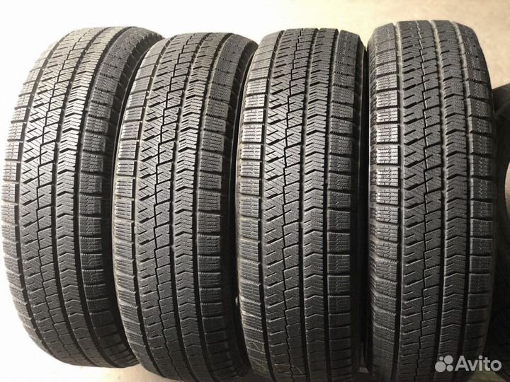 Bridgestone Blizzak VRX2 215/60 R17