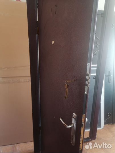 Металлическая дверь бу