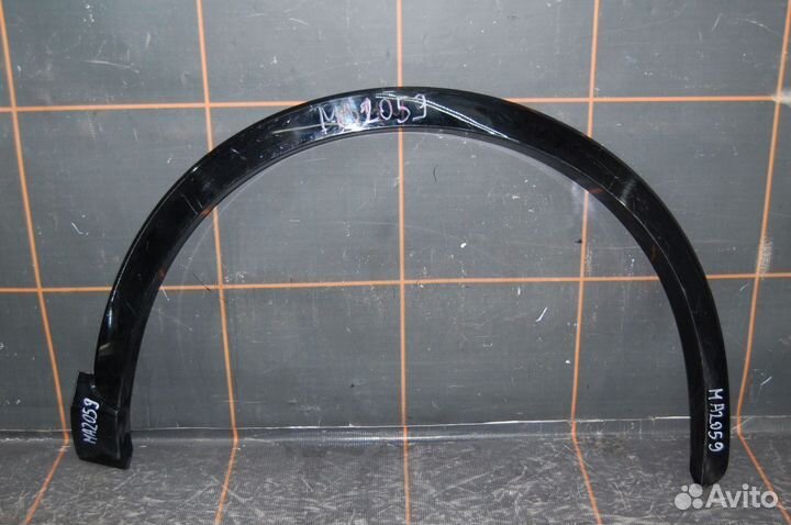 Накладка крыла переднего правого - Audi Q3