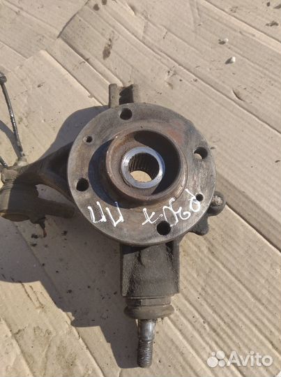 Поворотный кулак передний правый Пежо 307