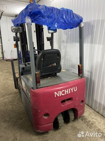 Вилочный погрузчик