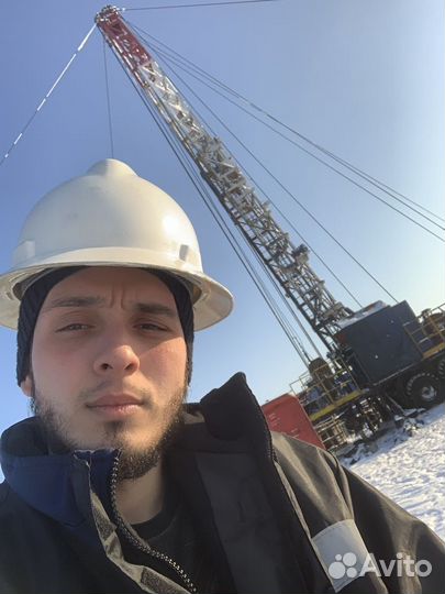 По образованию слесарь по ремонту буровых 5 разряд