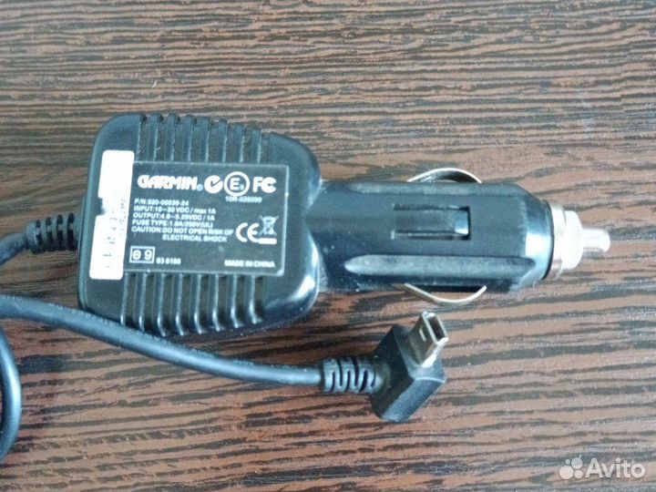 Автомобильное зарядное устройство Garmin 320-00239