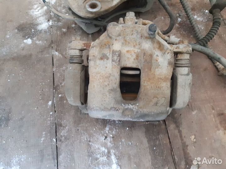 Суппорт передний правый Kia Rio 3