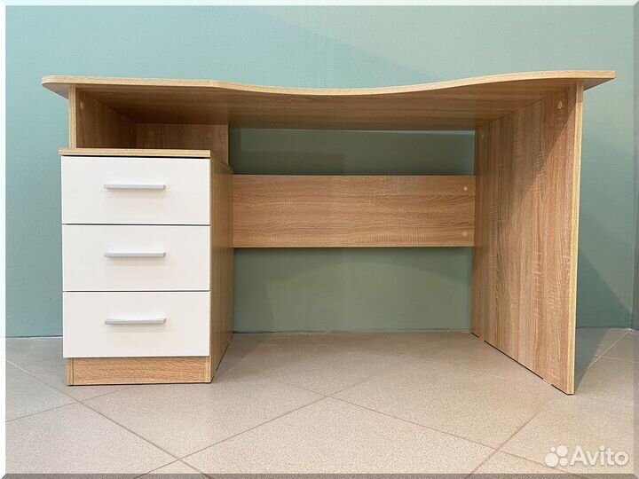 Письменный стол