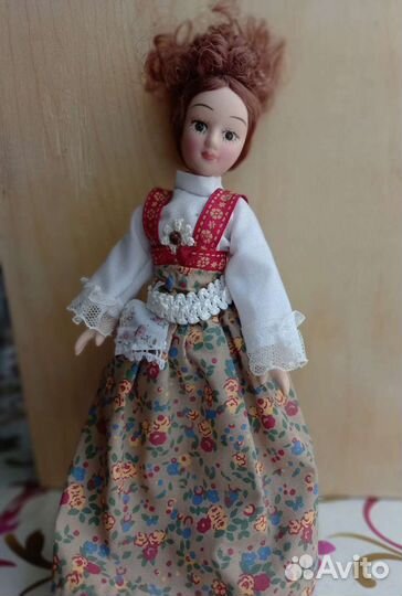 Фарфоровая кукла Даница