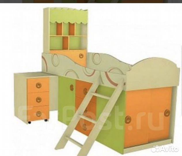 Кровать детская с матрацем и столом