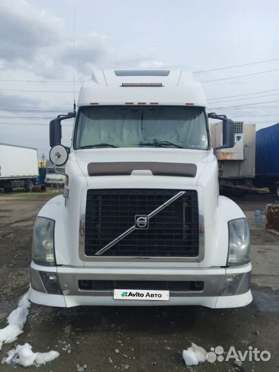 Volvo VNL 670 с полуприцепом, 2003