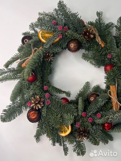 Новогодний венок из живой пихты