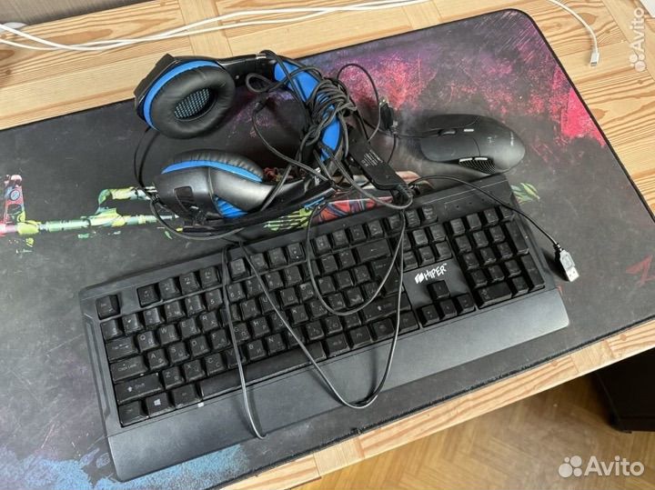 Клавиатура, мышка, наушники и коврик