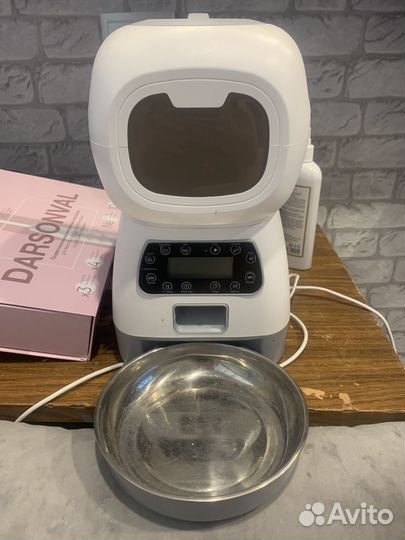 Автоматическая кормушка для кошек и собак