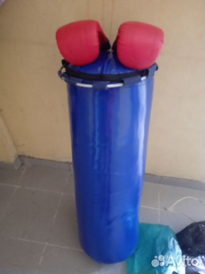 Боксерская груша б/у с перчатками