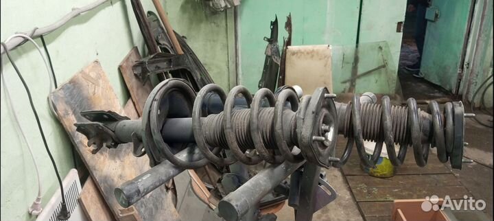 Стойки амортизатора задние