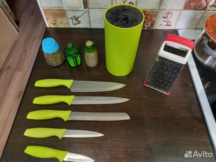 Набор ножей, соль, перец, терка