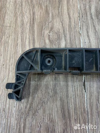 Крепление бампера переднее правое Honda Civic