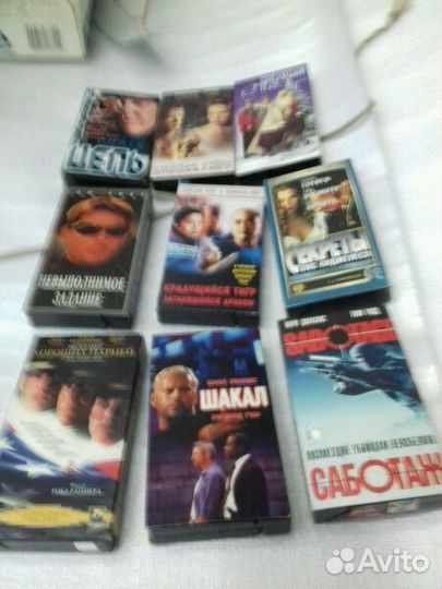 27 видеокассет