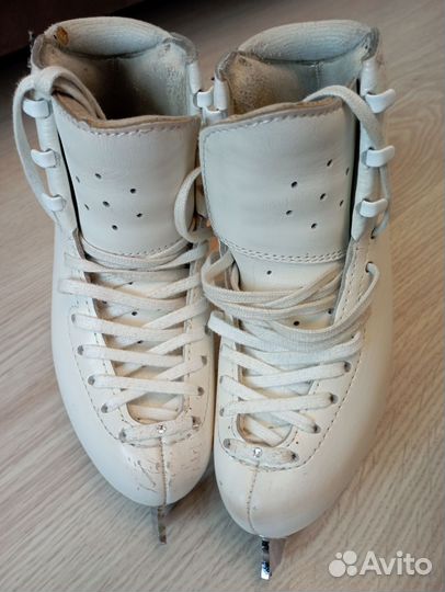 Фигурные коньки edea 200