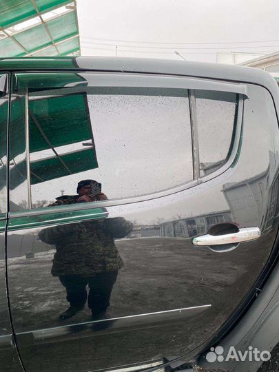 Mitsubishi l200 4 стекло двери