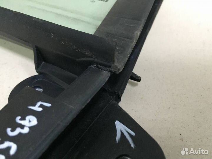 Стекло двери задней правой форточка Volkswagen Pol