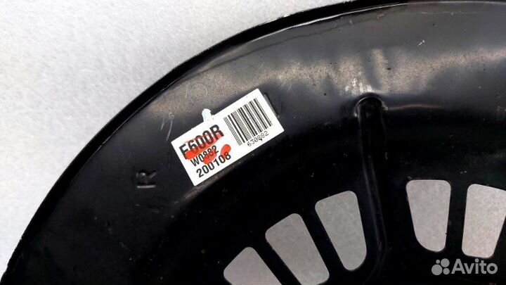 Пыльник тормозного диска передний правый Toyota