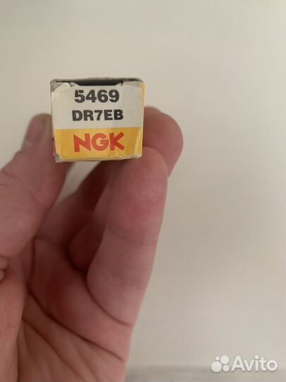 Свеча зажигания ngk