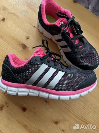 Кроссовки женские