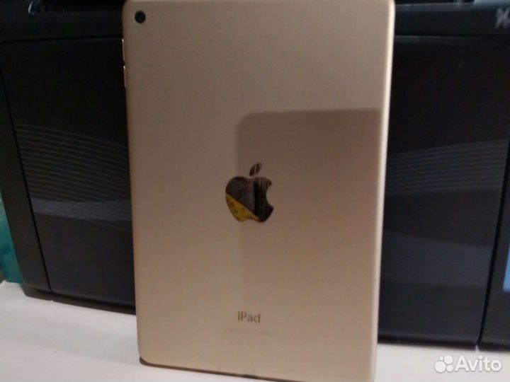 Планшет iPad mini 4