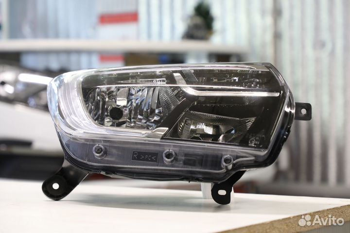 Фара правая Рено Логан 2 2018 Renault Logan новая