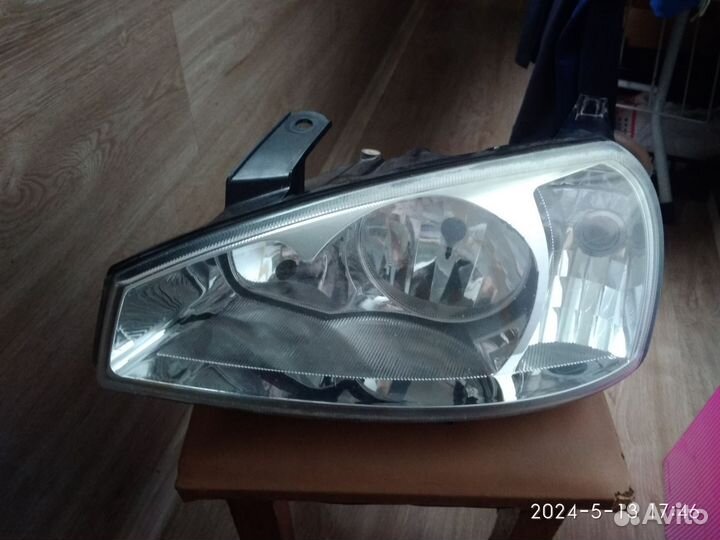 Фара передняя левая на Лада Калина