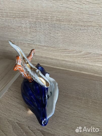 Фарфоровая статуэтка - рыбка на ракушке. 1969 г