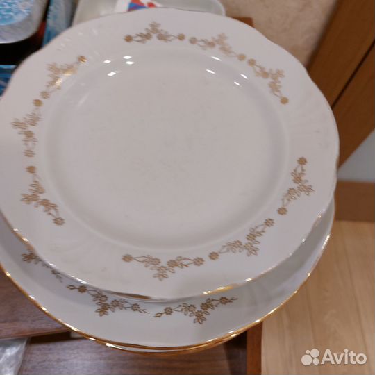 Тарелки десертные и основные
