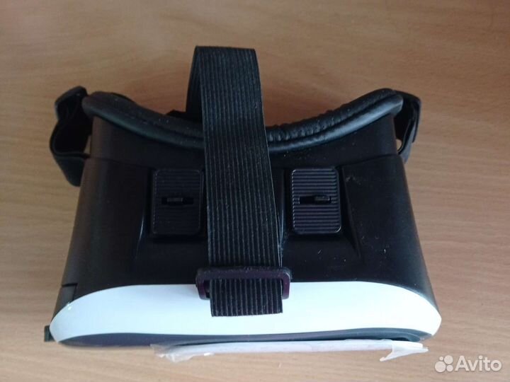 Virtual reality glasses