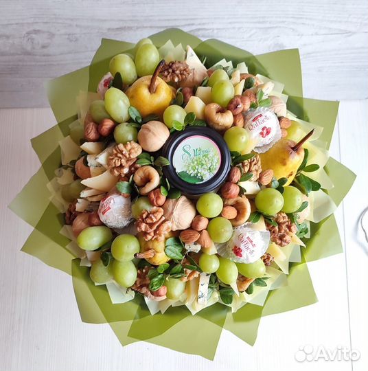 Съедобные букеты для любимых мам, подруг