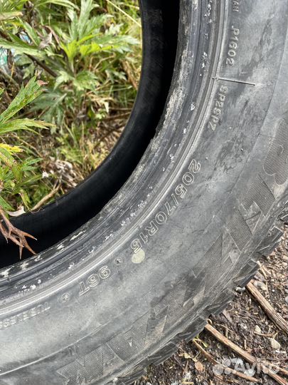 Bridgestone Blizzak Spike-02 SUV 205/70 R15