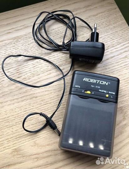 Зарядное устройство Robiton S-100