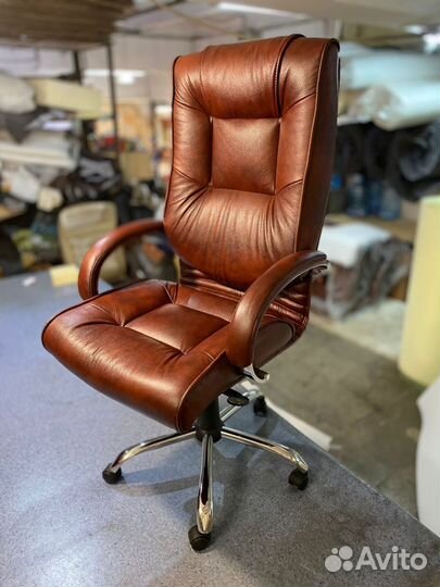 Офисное компьютерное кресло