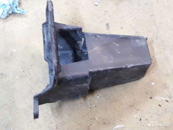 2018-23 Мазда 6 крепление решетки правое Mazda6