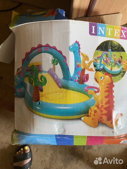 Детский надувной бассейн с горкой