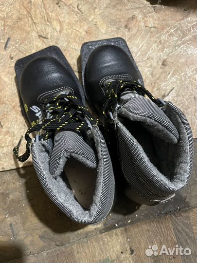 Лыжные ботинки