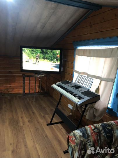 Дом из дерева и болшой бокс