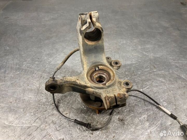 Кулак поворотный передний левый правый Mazda 3