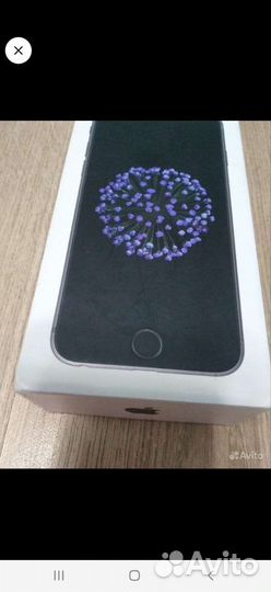 Коробка и наушники iPhone