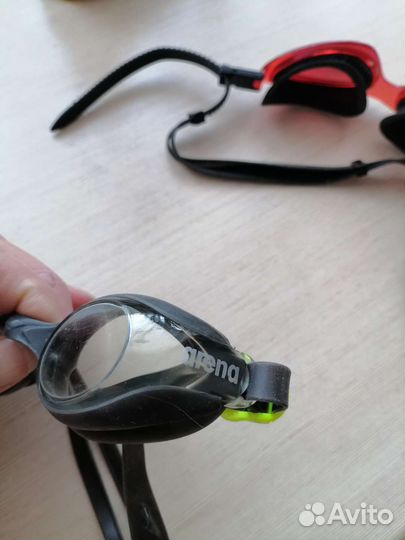 Гидрошорты и очки для плавания